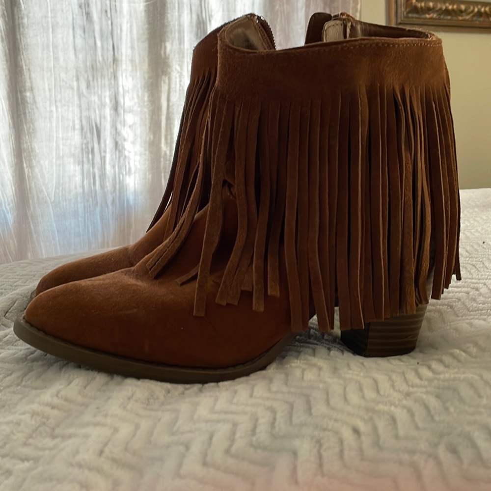 Fringe ankle boots!